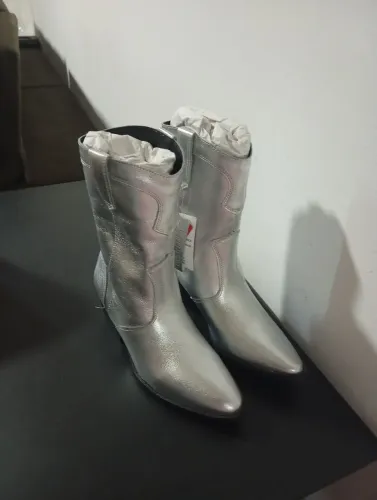 Bota nova com estiqueta 33/34