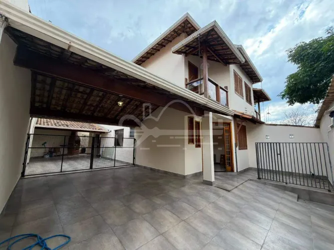 CASA GEMINADA | 3 QUARTOS | 6 VAGAS | BAIRRO SANTA AMELIA - R$ 5.500,00