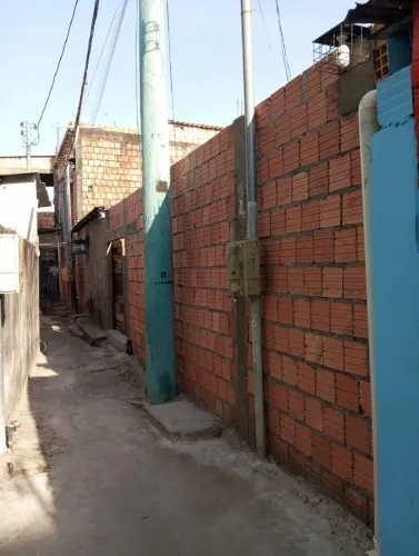 Vendo uma casa no japiim comunidade Santa Luiza NEGOCIÁVEL