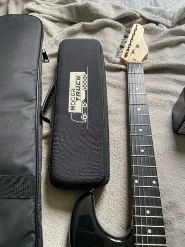 Kit Guitarra Giannini + Pedaleira Mooer Red Truck + Mini Amplificador 