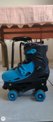 Patins Azul tamanho aproximado de 40