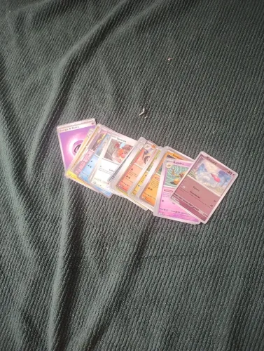 Vendo cartas Pokémon quem quiser me chama no PV meu número é * UBS não é falsa