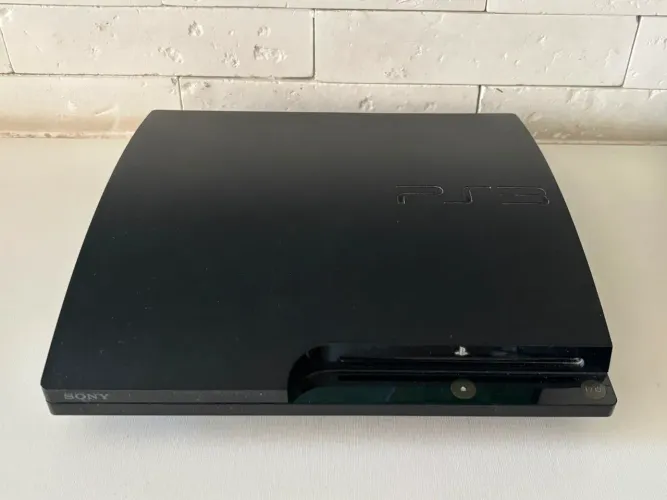 Vendo PlayStation 3 com 3 controles sem fio, com 9 jogos