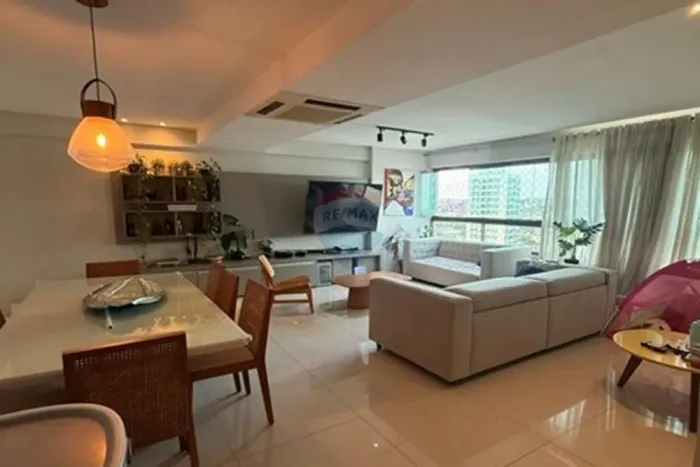 Apartamento para vender com 4 quartos no bairro do Rosarinho.