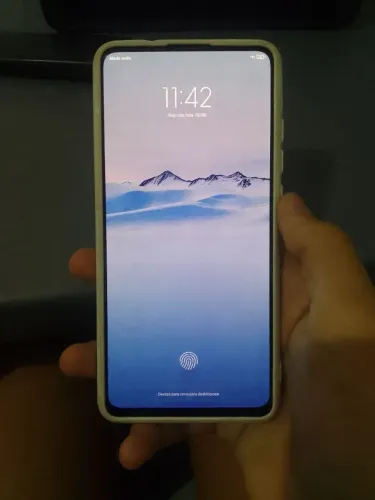 Meu celular é bom tá com a bateria viciada tá com a traseira quebrada 