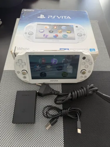 PS ViTA Slim desbloqueado