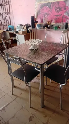 Mesa com 4 cadeiras