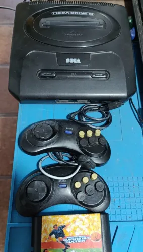 Video Game Mega Drive 3 com 2 controles, 30 jogos na memoria e 1 cartucho