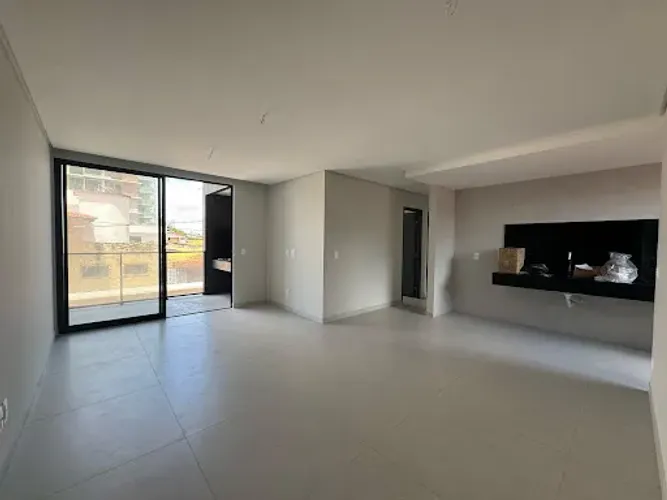 Apartamento novo à beira mar de Camboinha com 03 quartos