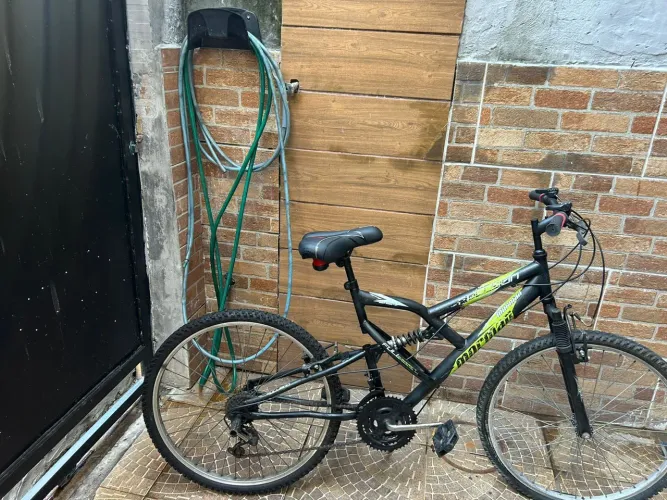 Bicicleta Aro 26 - 18 Marchas