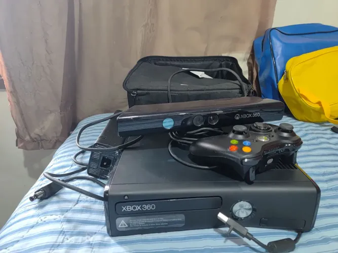 Xbox 360 con Kinect (para consertar)