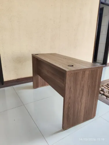 OPORTUNIDADE! MESA DE ESCRITÓRIO À VENDA