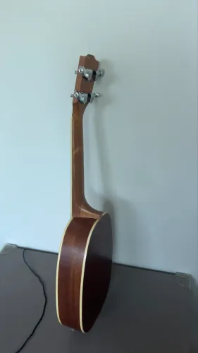 Ukulele abacaxi ?pineapple?