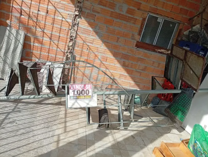 Vendo uma escada caracol de 3 metros de altura, 50cm os degraus 