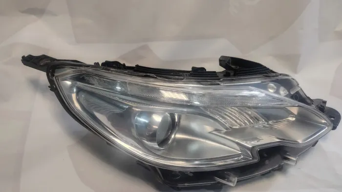Farol Peugeot 2008 2017 a 2023