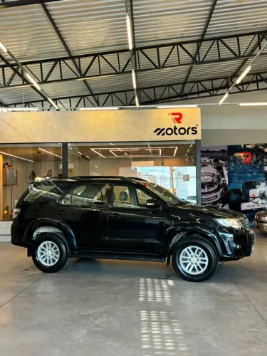 Toyota Hilux SW4 SRV D4-d 4X4 3.0 TDI Dies. AUT 2015