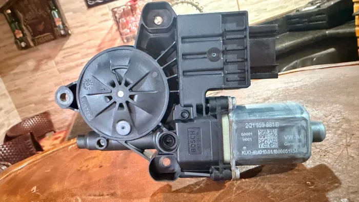 Par máquina vidro esquerda e direita Polo/Virtus
