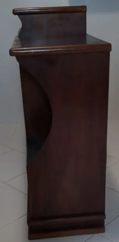 Móvel Estante Rack Resinado em Mogno (Cheio de Divisórias )