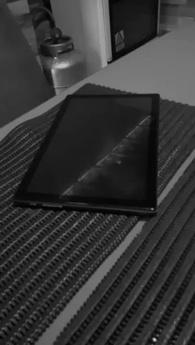 Tablet c10 Coelho semi novo! Com 256 GB, E 8 RAH, com carregador e uma capa base.