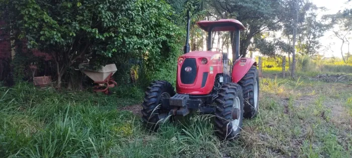 Trator 4x4  2011 Tramontini 8075  