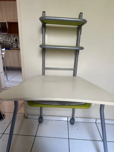 Mesa / Escrivaninha 