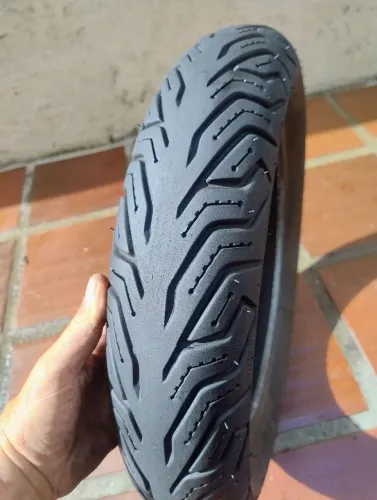 Pneu 110/80-14  Michelin city grip original, semi-novo.