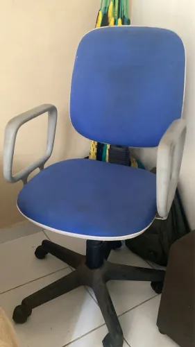 Vendo cadeira presidente rotativa