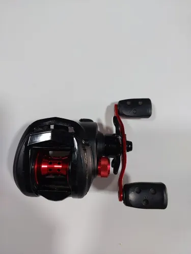 Vendo Carretilha de Pesca Abu Garcia Black Max