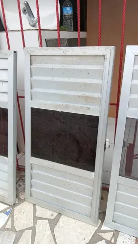 Janela de alumínio e vidro 