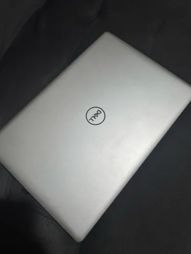 Dell Inspiron 15 5000 - Core i7 + Radeon dedicada