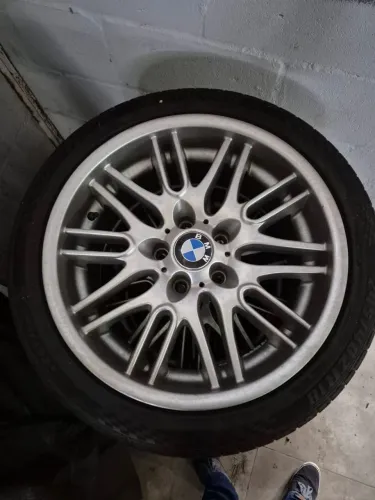 Jogo de rodas aro 18 BMW M5 E39 réplica importada 
