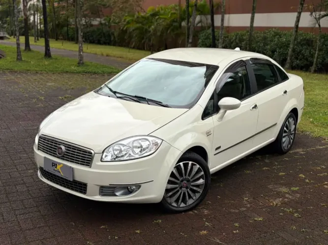 Fiat Linea Essence Dualogic 1.8 Flex 16V 4P 2013