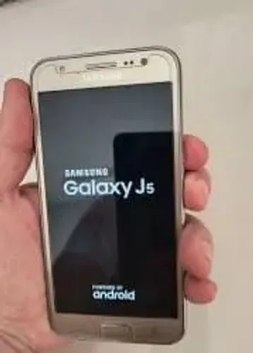 Celular j500m