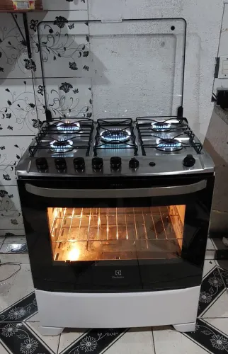 Lindo moderno fogão eletroux top com tripla chama com timer sonoro 