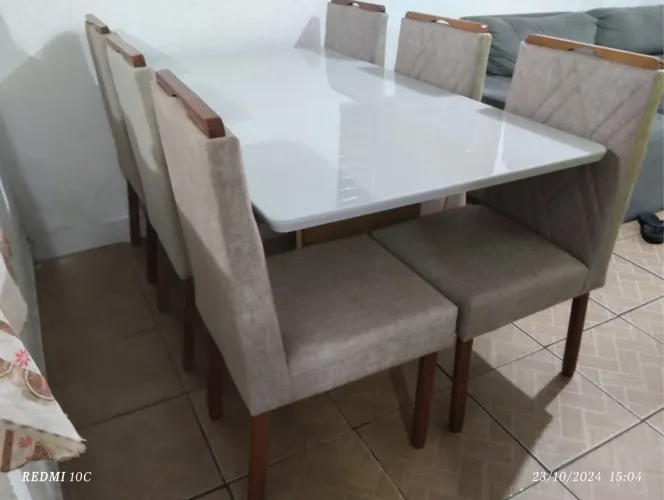 Mesa resistente madeira 