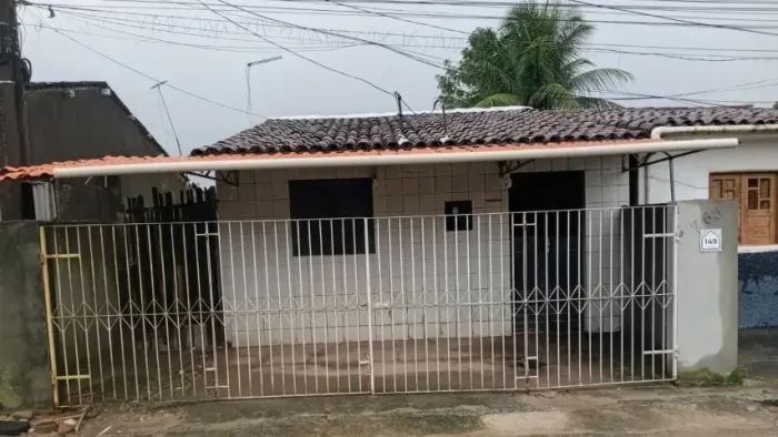 Vendo excelente casa Atalaia em uma ótima localização perto de tudo
