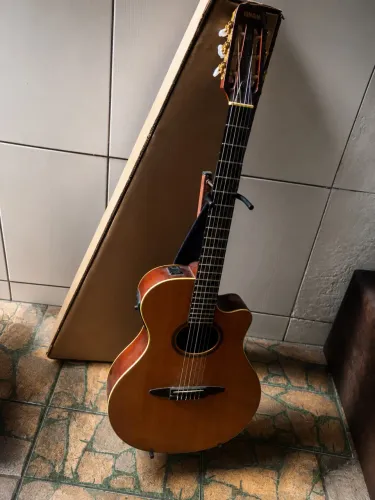 Vende-se Violão Yamaha APX-5NA