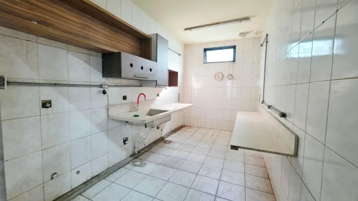 Galpão Logístico para Locação | 1.400m² | 2 Docas | Porta-Paletes | Próximo à BR-153 - APA