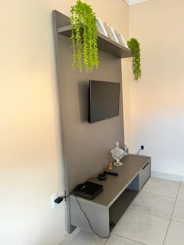 Painel de TV planejado + rack