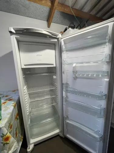 Geladeira Frost Free 297L (110V) Consul Branca . Semi nova , usamos pouco tempo