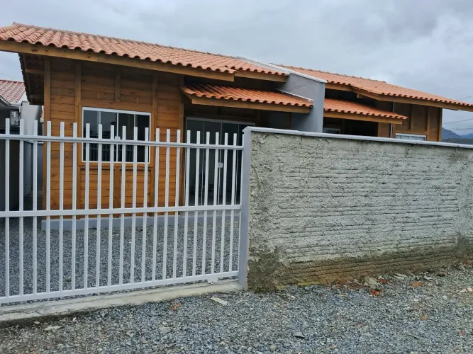 Alugo casa no bairro vila nova