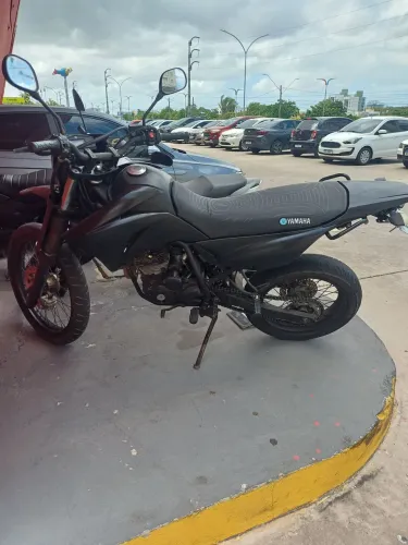Lander 250x preta