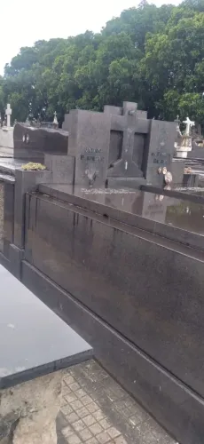 Jazigo vazio túmulo em mármore