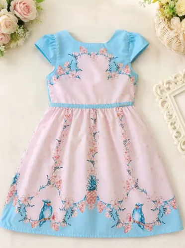Lote com 3 peças infantis lindas - Vestidos de festa + Bolero de pelúcia.