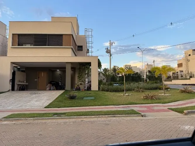 Casa de esquina para alugar no Jardins Marselha