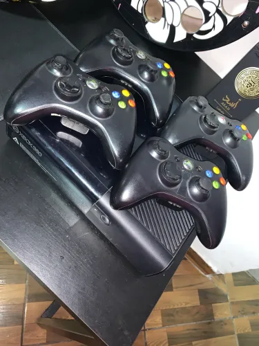 Vende-se Xbox 360 slim destravado 