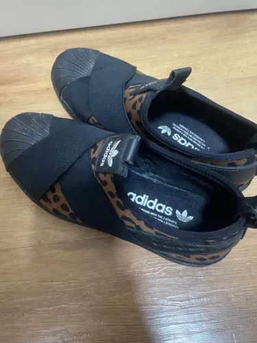 Adidas slip on