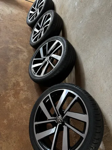 JOGO DE RODAS ARO 18 ? 4x100 ?