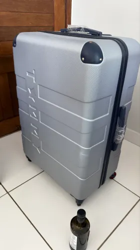 Vai viajar, compre sua mala abaixo do preço aqui