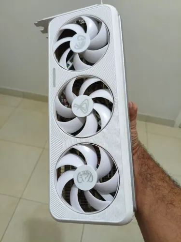 Rtx 5070 white edition Ax Gaming
